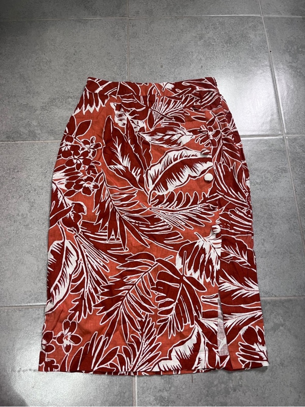 Forever 21 Red and White Tropical Print button detail Skirt
